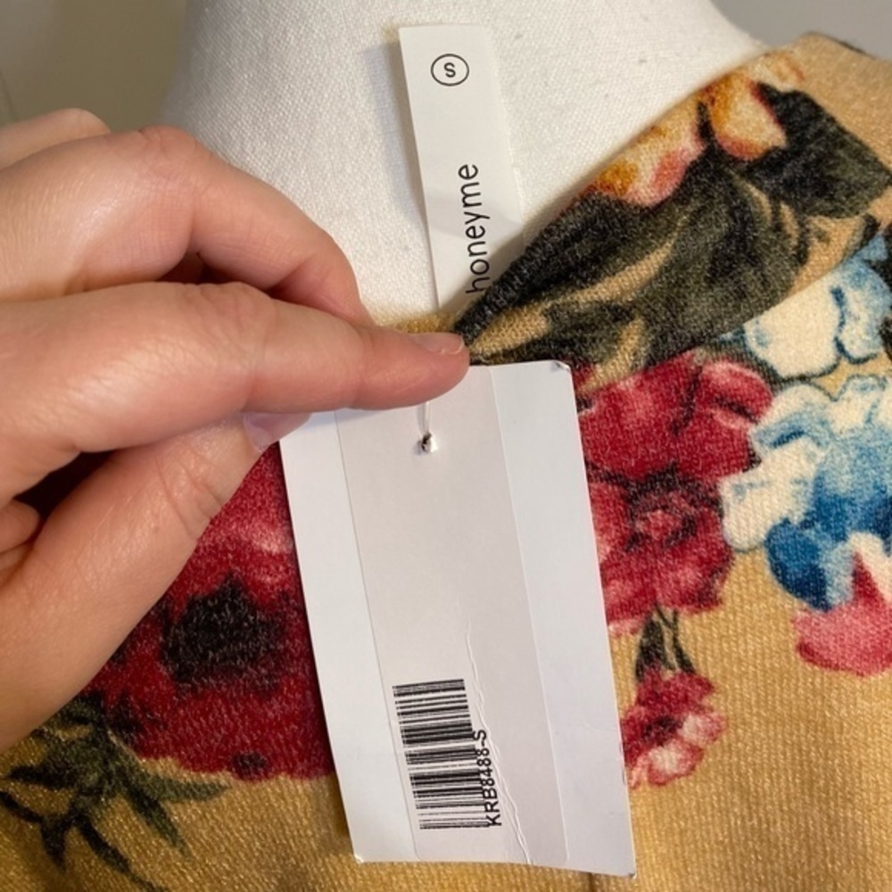 Honeyme‎ Cream Floral Long Sleeve Top NWT - Picture 4 of 7